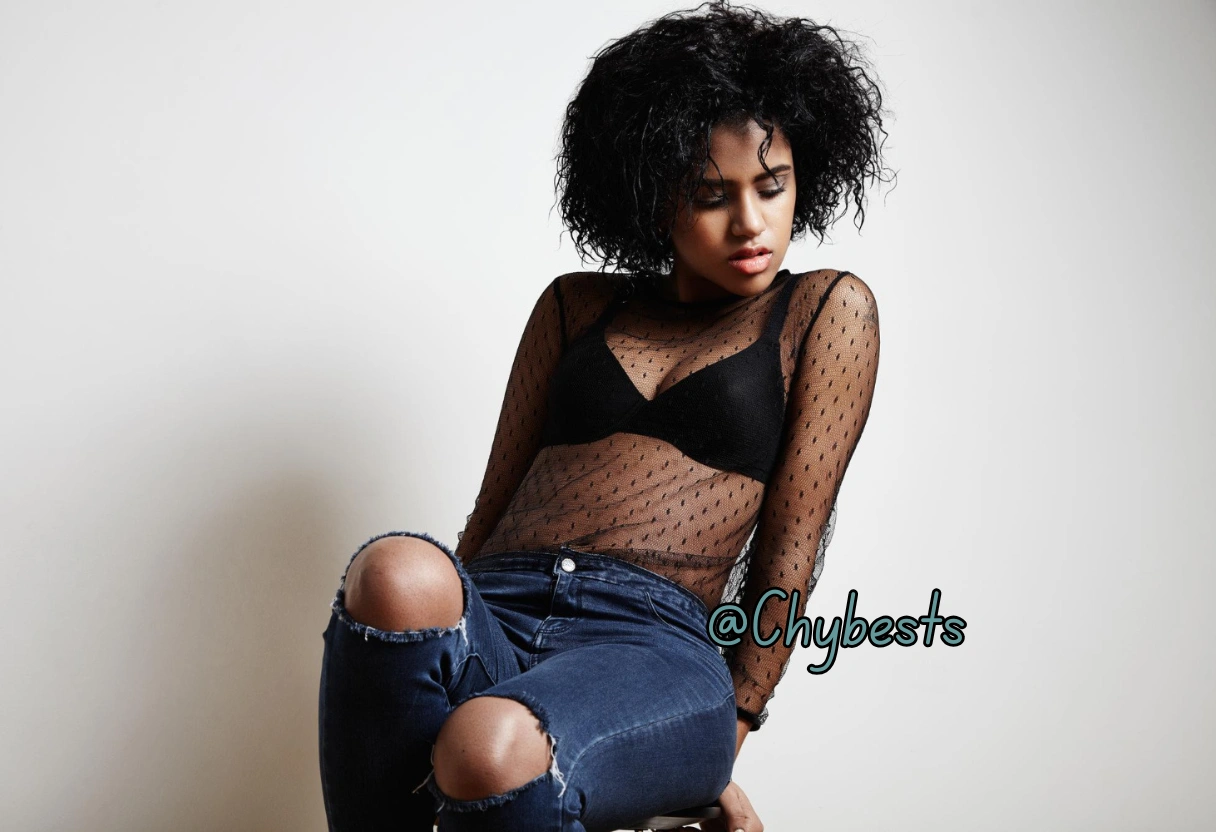 Is Visible Bra Fashion Classy or Trashy
