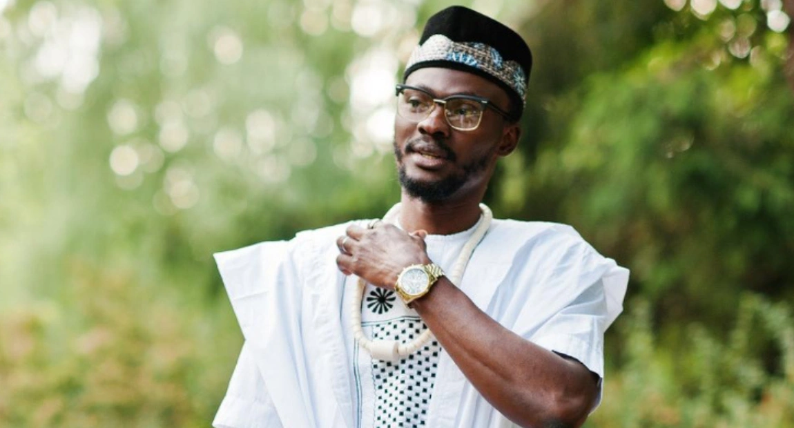 How to Accessorize a Heavy Glitter and Bead Agbada for Luxury Events