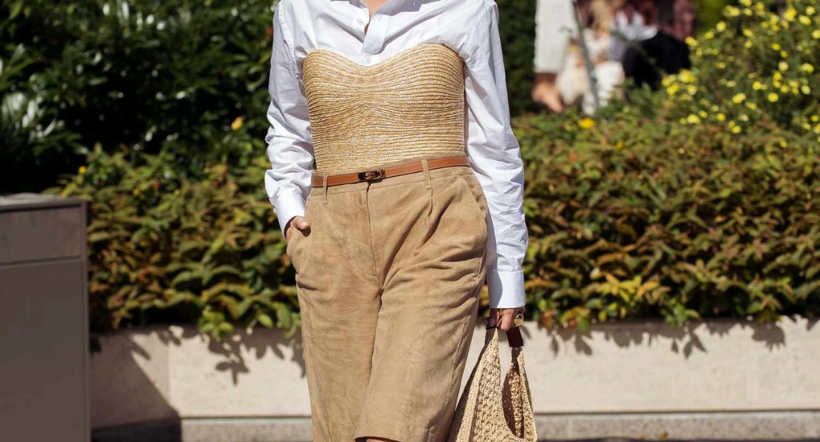 How to Transition a Structured Corset Top From Corporate to Evening Wear